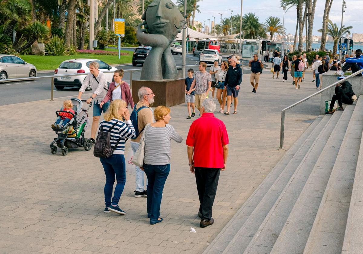 El crecimiento de la población en Alicante: cuatro nuevos extranjeros por cada español
