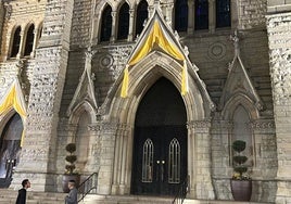 Catedral de Chicago con los banderines.