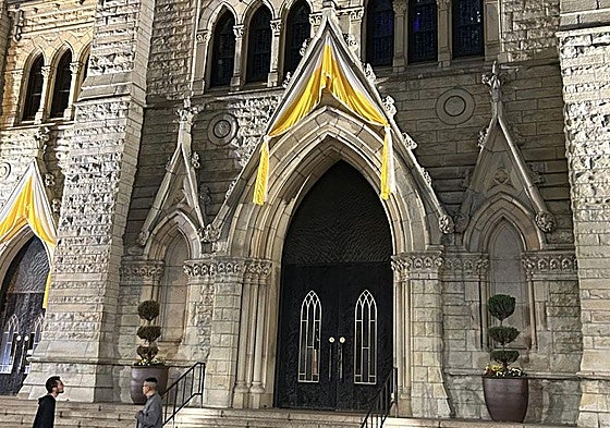 Catedral de Chicago con los banderines.