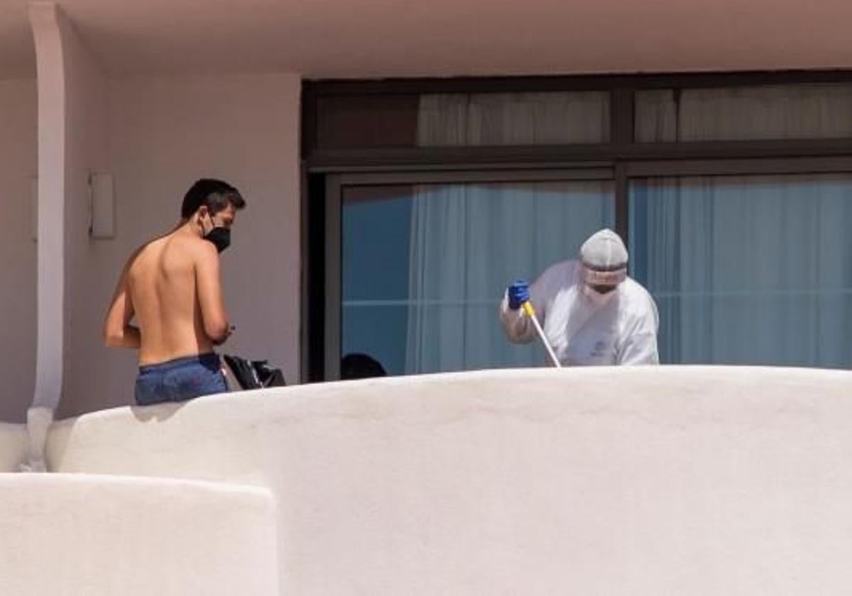 Jóvenes aislados en Hotel de Palma por brote de coronavirus.