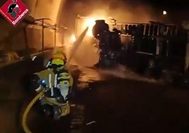 Imágenes del incendio en el túnel de la AP-7 tras el siniestro mortal.