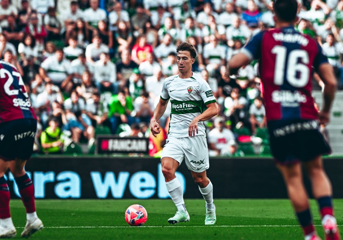 El Elche se estrella ante un gran Levante y se complica el ascenso a Primera División (1-3)