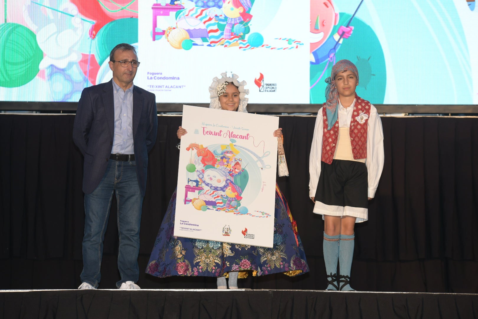 Imágenes de la presentación de los bocetos de las hogueras especiales