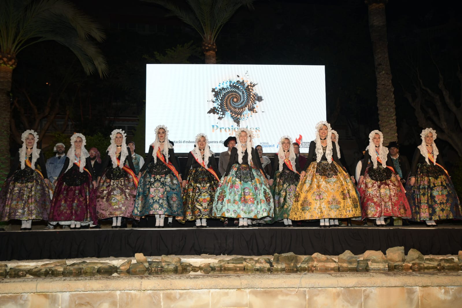 Imágenes de la presentación de los bocetos de las hogueras especiales