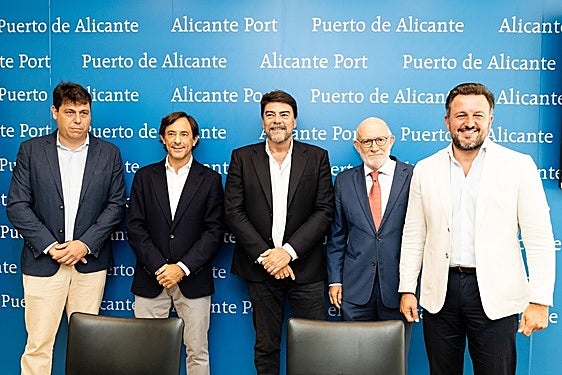 Representantes de Uepal con el alcalde de Alicante y de Elche.