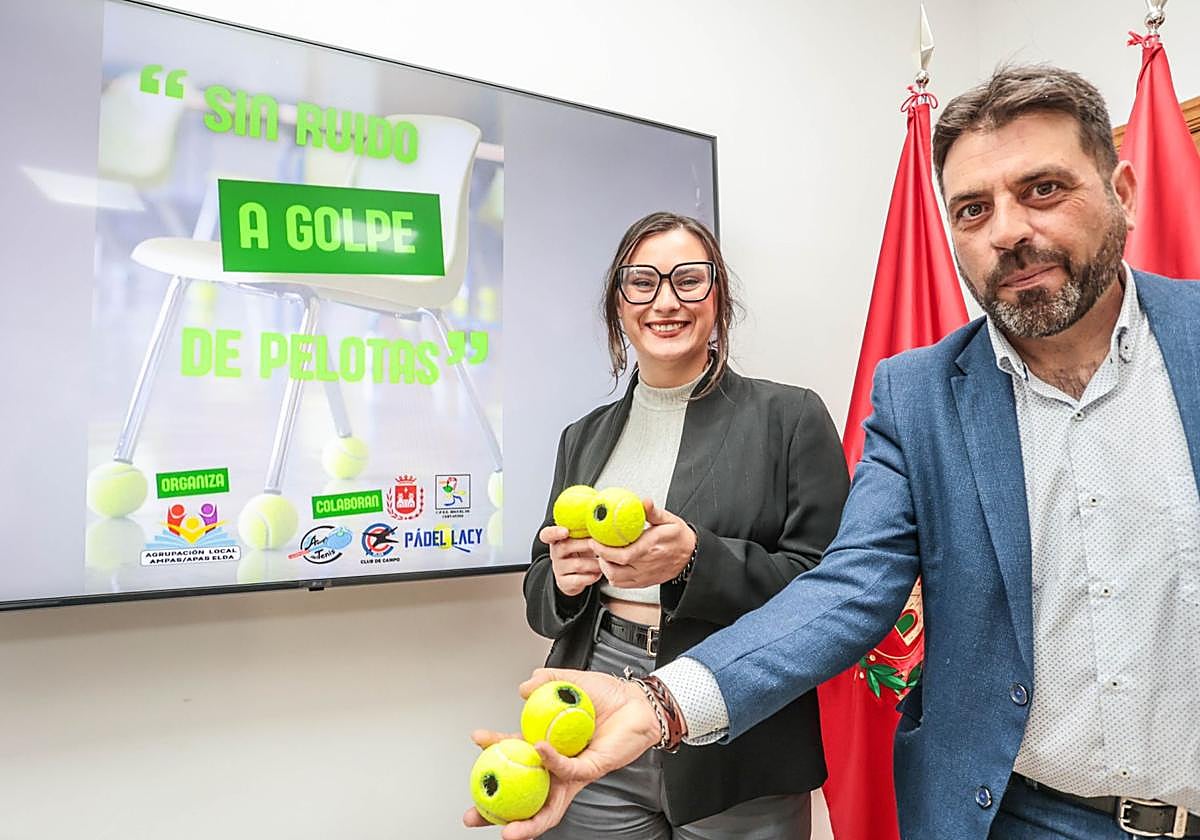 La concejala de Educación, María Gisbert, y el presidente de la Agrupación Local de Ampas, Carlos Vicente.
