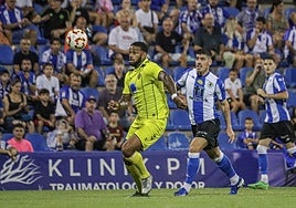 Montoro persigue a Locadia durante el Hércules-Intercity de la primera vuelta.