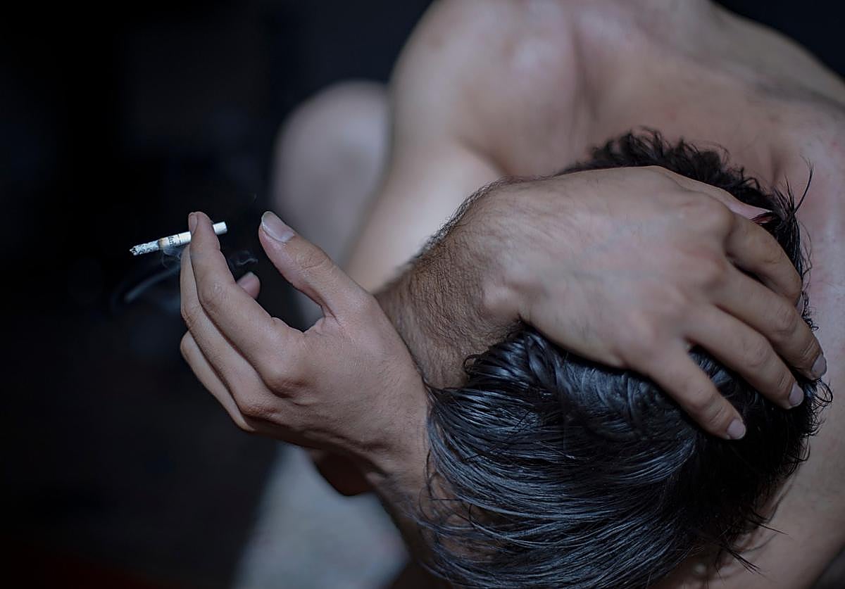El tabaco tiene una alta tasa de adicción entre sus consumidores habituales.
