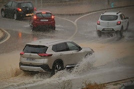 Las tormentas han llegado a la ciudad de Alicante con fuertes aguaceros.