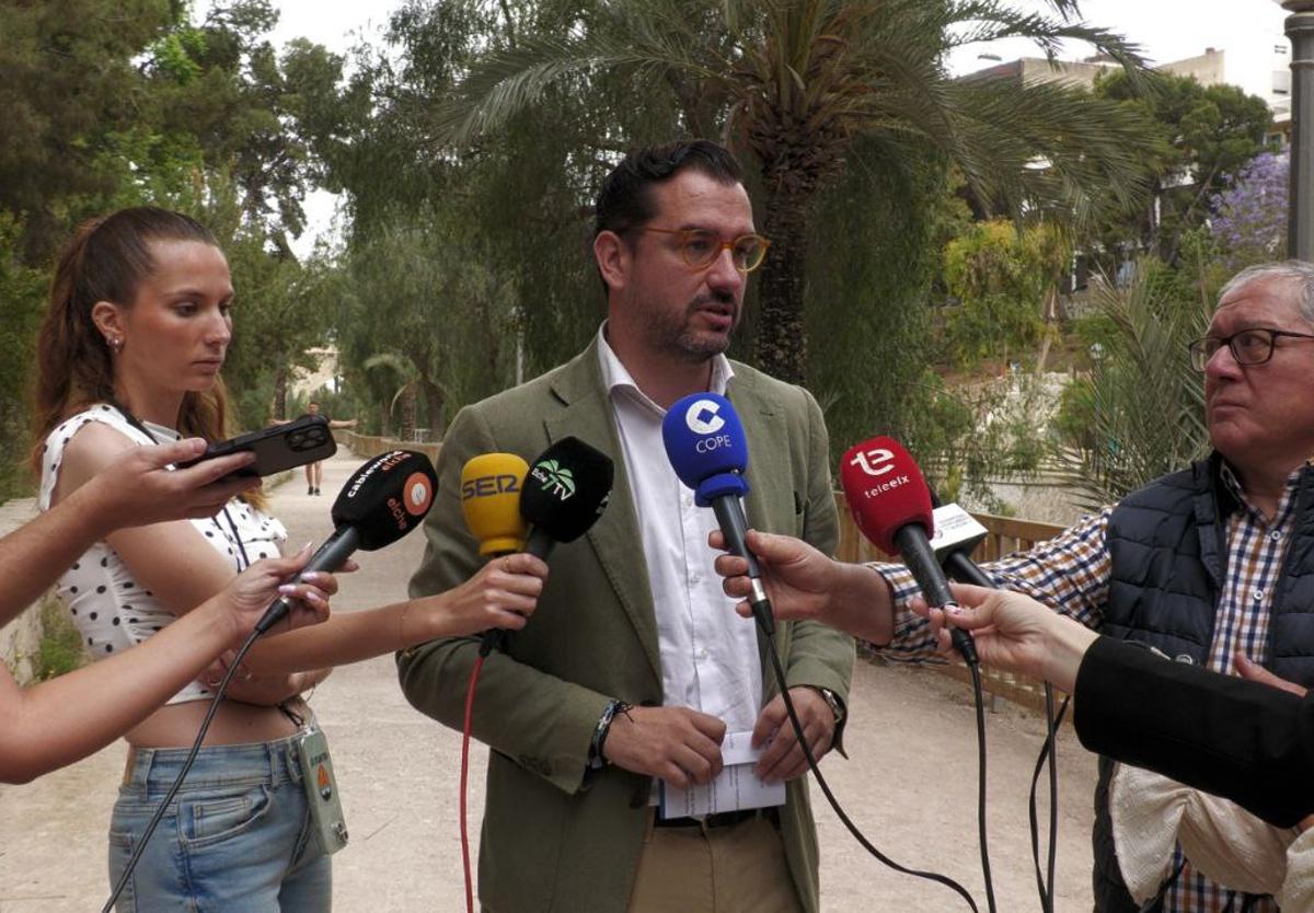 The Councillor for Public Services, Claudio Guilabert, addresses the media.