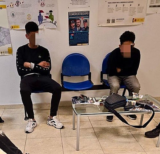 Dos de los detenidos por el robo.