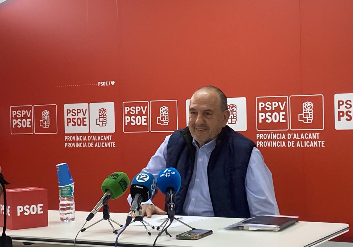 Miguel Millana, este jueves en la sede provincial del PSPV-PSOE.