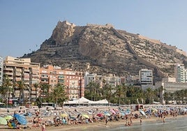 Playa del Postiguet, en imagen de archivo.