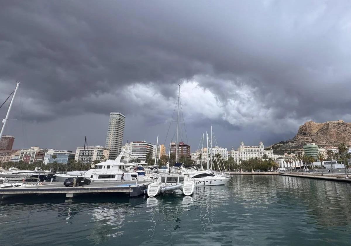 La Aemet reactiva la alerta amarilla por tormentas este jueves en la provincia de Alicante