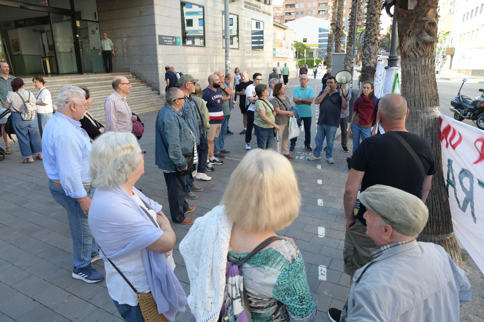 Concentración por el Parque Central de Alicante