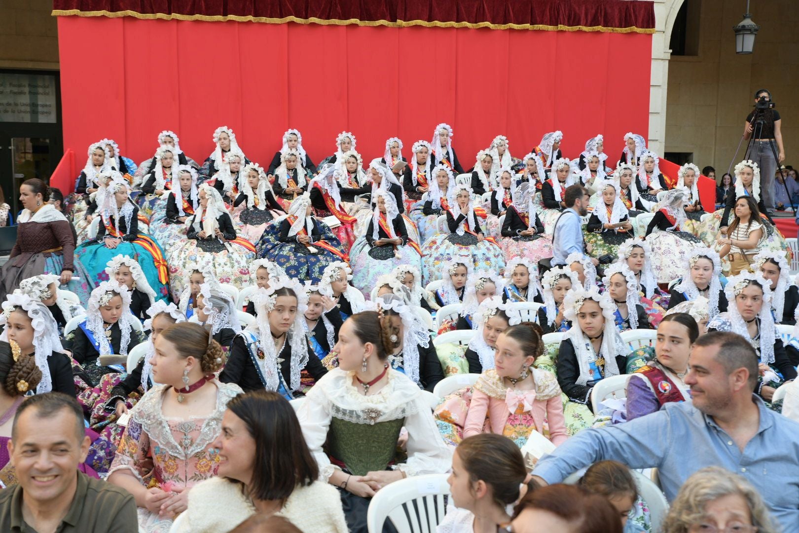 Así ha sido la vuelta de la proclamación de la bellea del foc al Ayuntamiento de Alicante
