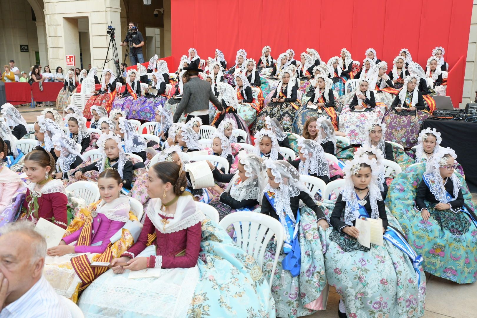 Así ha sido la vuelta de la proclamación de la bellea del foc al Ayuntamiento de Alicante