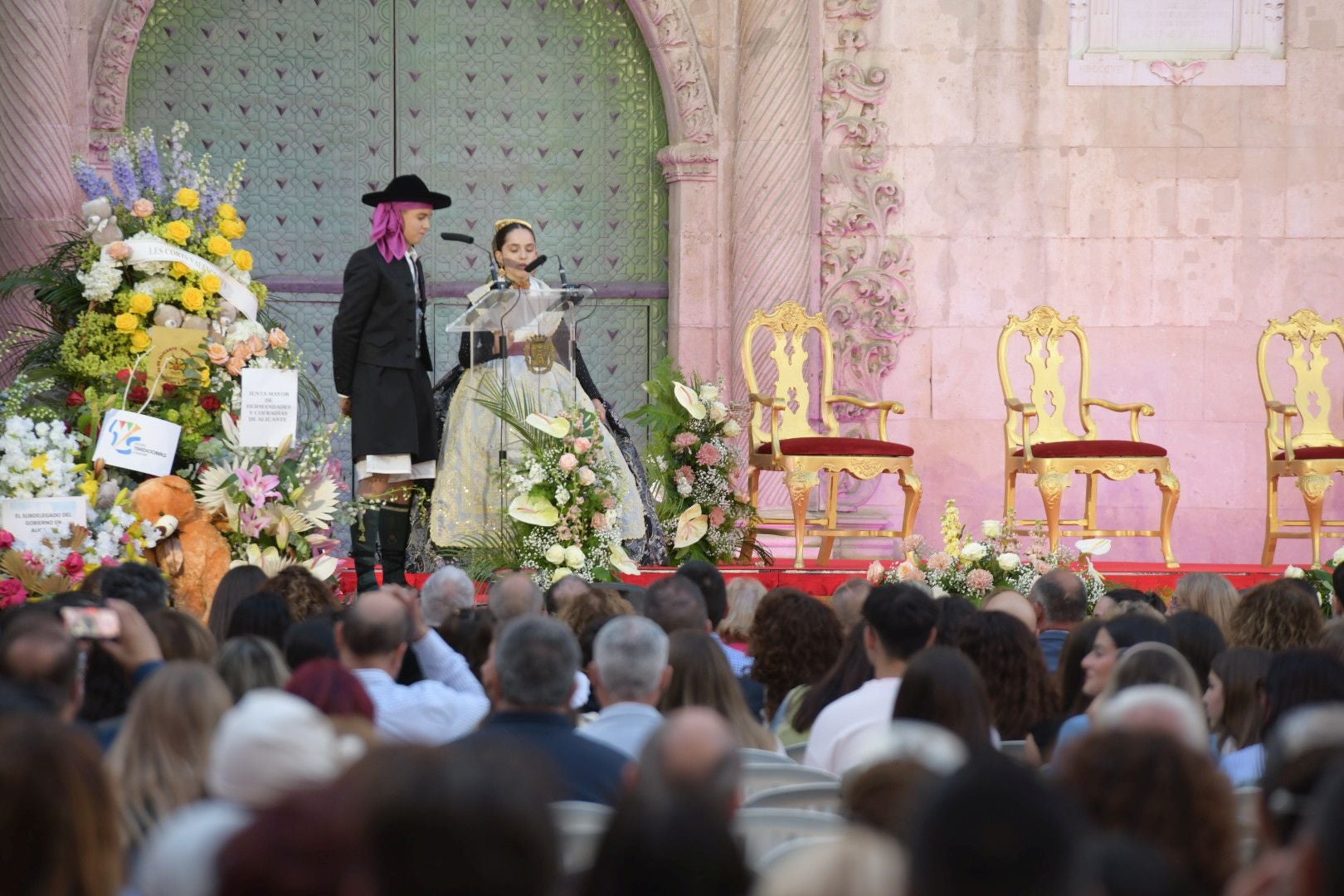 Así ha sido la vuelta de la proclamación de la bellea del foc al Ayuntamiento de Alicante