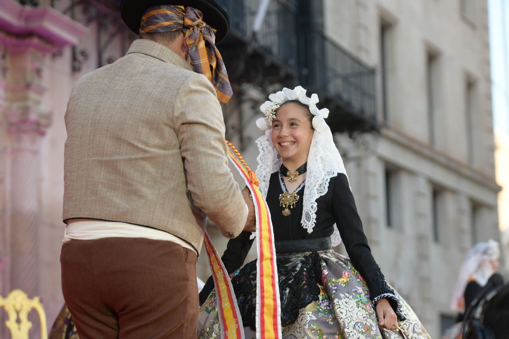 Así ha sido la vuelta de la proclamación de la bellea del foc al Ayuntamiento de Alicante