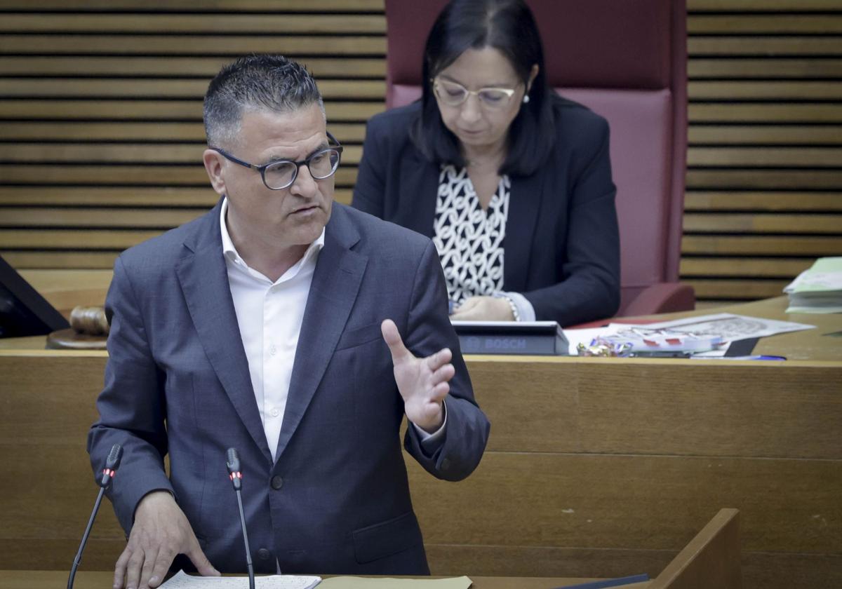 El portavoz de Infraestructuras del Grupo Popular en Les Corts, Joserra González de Zárate