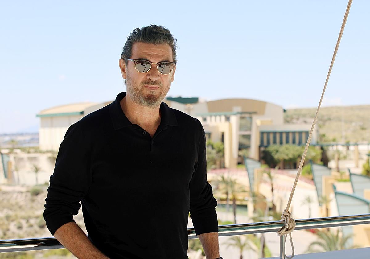 Julio Medem en los estudios Ciudad de la Luz.