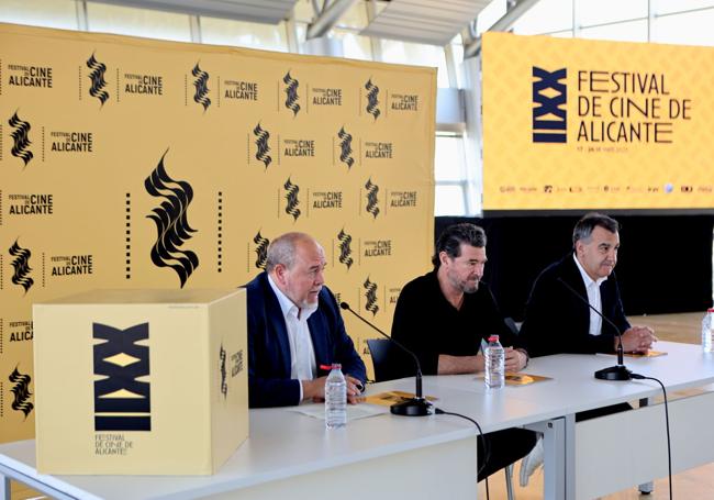 Julio Medem with Fermín Crespo and Vicente Seva.