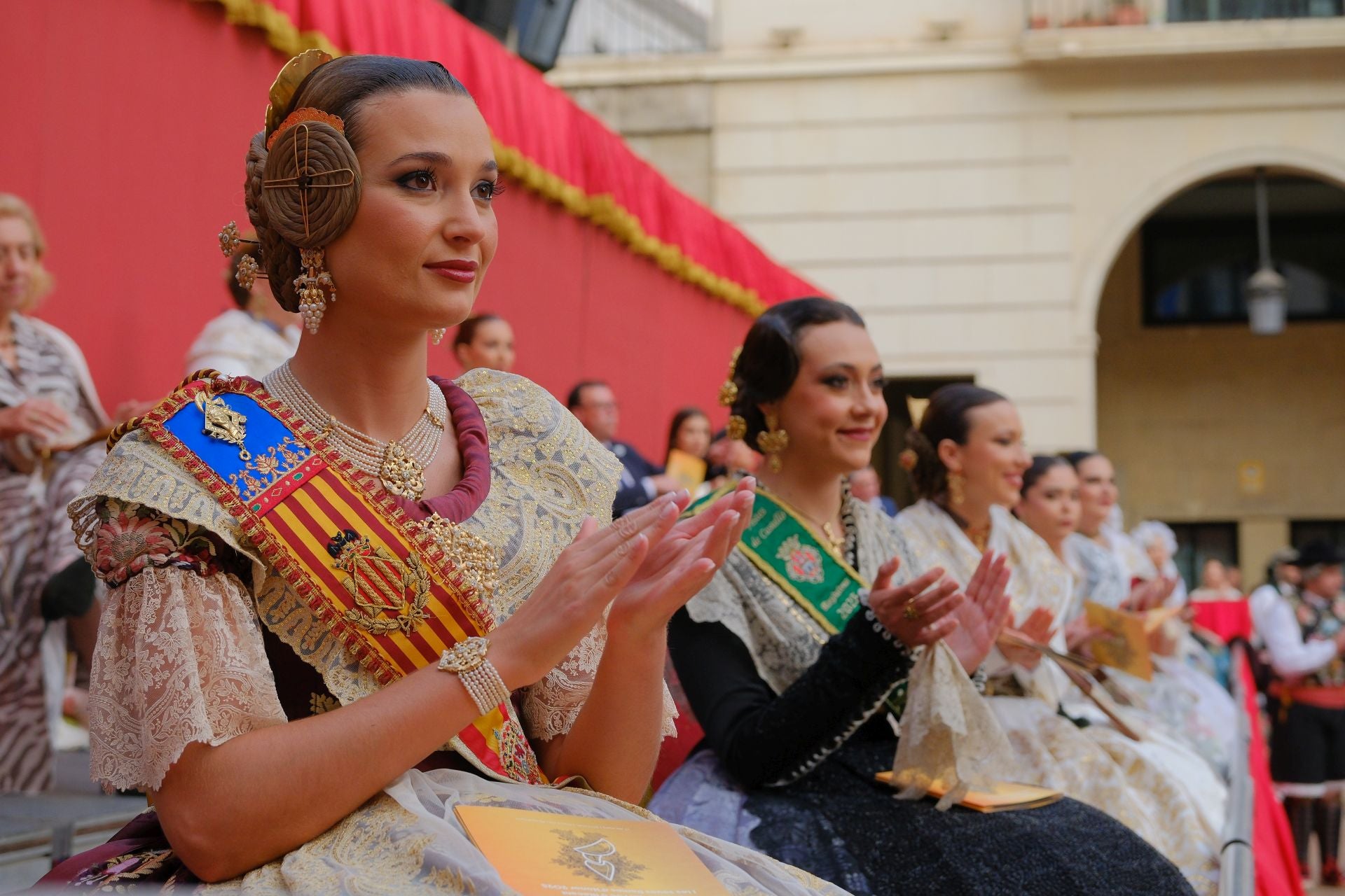 Así ha sido la proclamación de Adriana Vico como bellea del foc