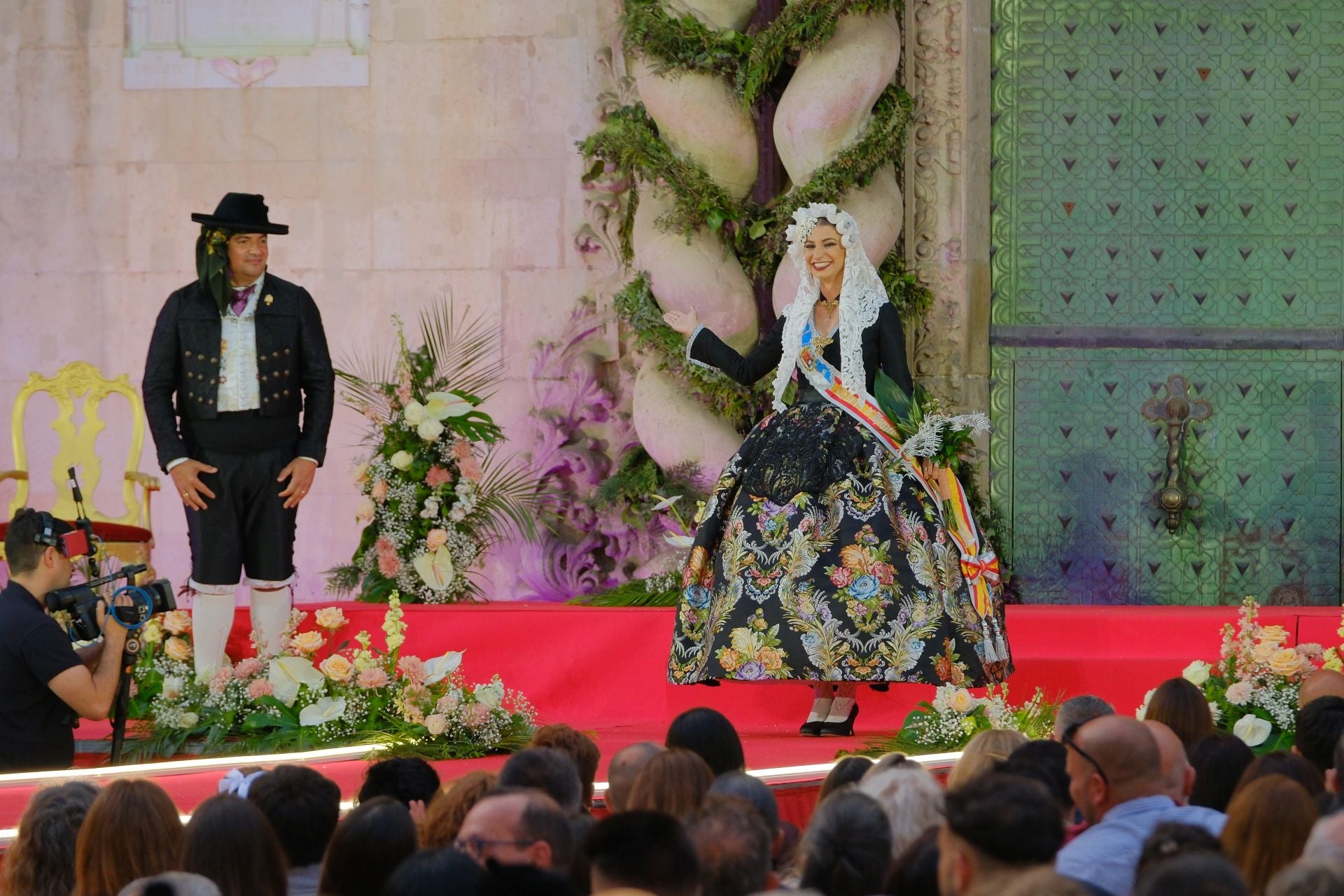 Así ha sido la proclamación de Adriana Vico como bellea del foc