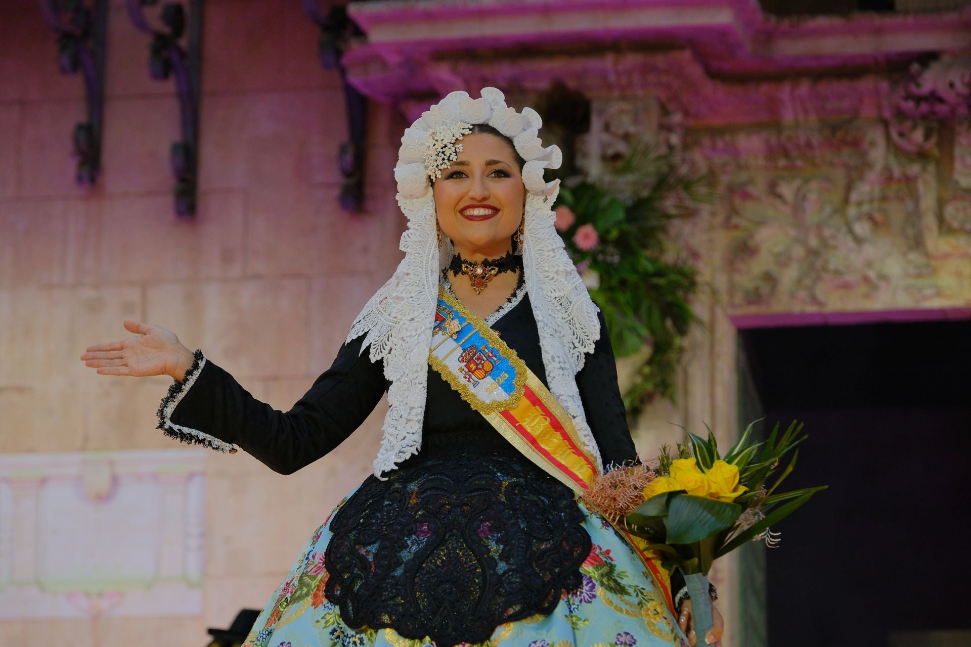 Así ha sido la proclamación de Adriana Vico como bellea del foc