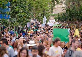 Concentración en las calles de Alicante en una imagen de archivo, con motivo de una huelga educativa.