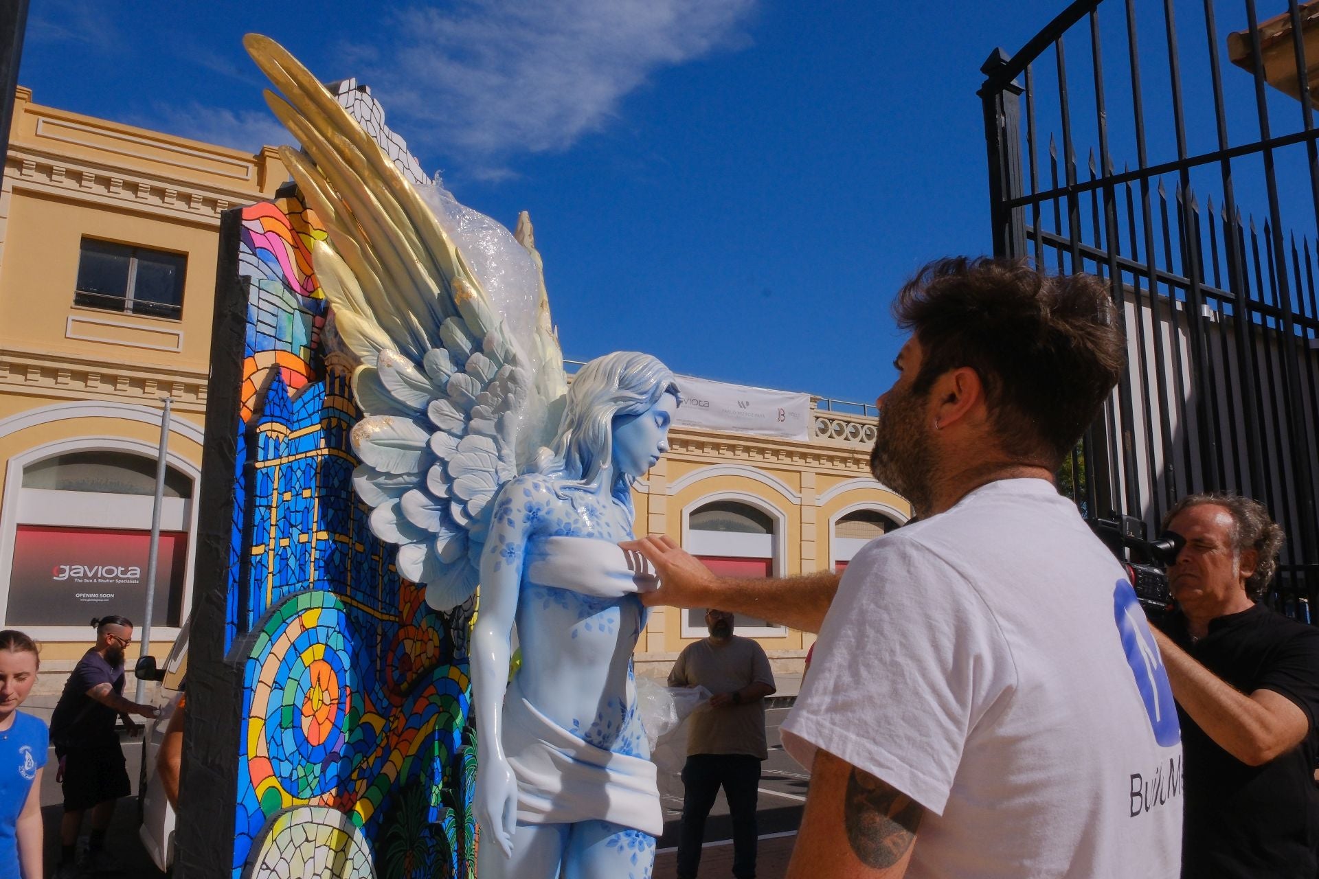 Los ninots desembarcan en la Lonja del Pescado de Alicante