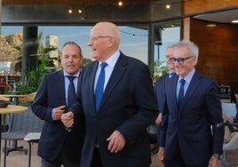 El encuentro de Josep Oliu (Banco Sabadell) con empresarios de Alicante, en imágenes
