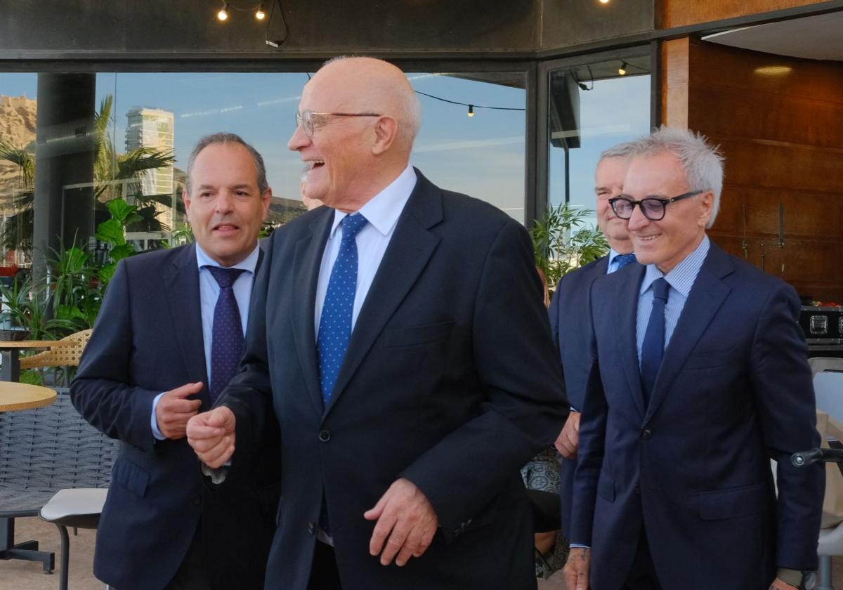 El encuentro de Josep Oliu (Banco Sabadell) con empresarios de Alicante, en imágenes