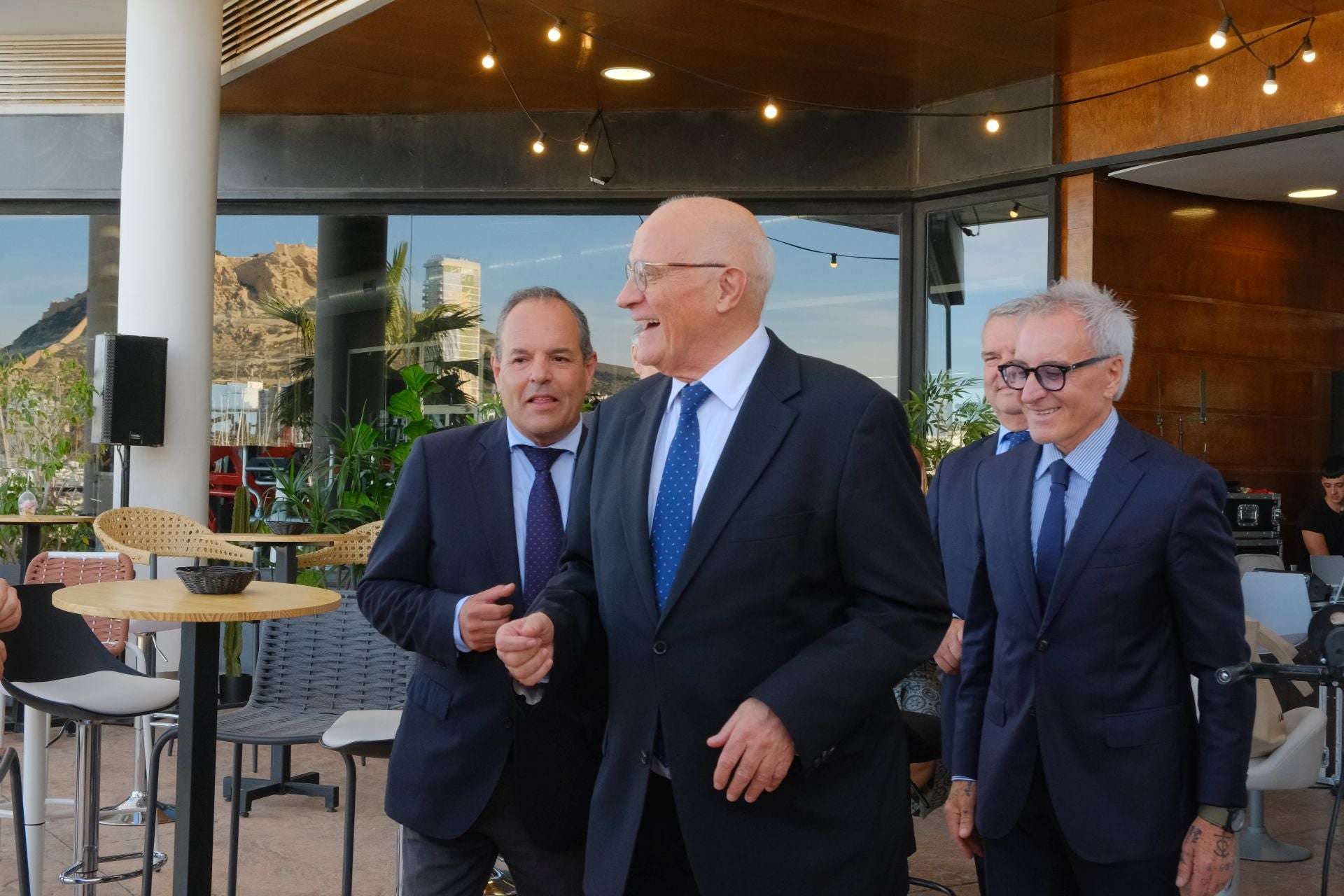 El encuentro de Josep Oliu (Banco Sabadell) con empresarios de Alicante, en imágenes