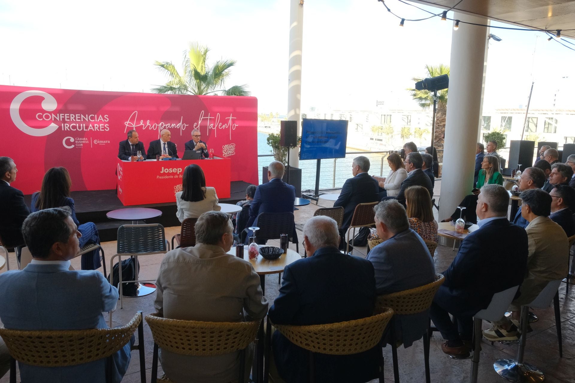 El encuentro de Josep Oliu (Banco Sabadell) con empresarios de Alicante, en imágenes