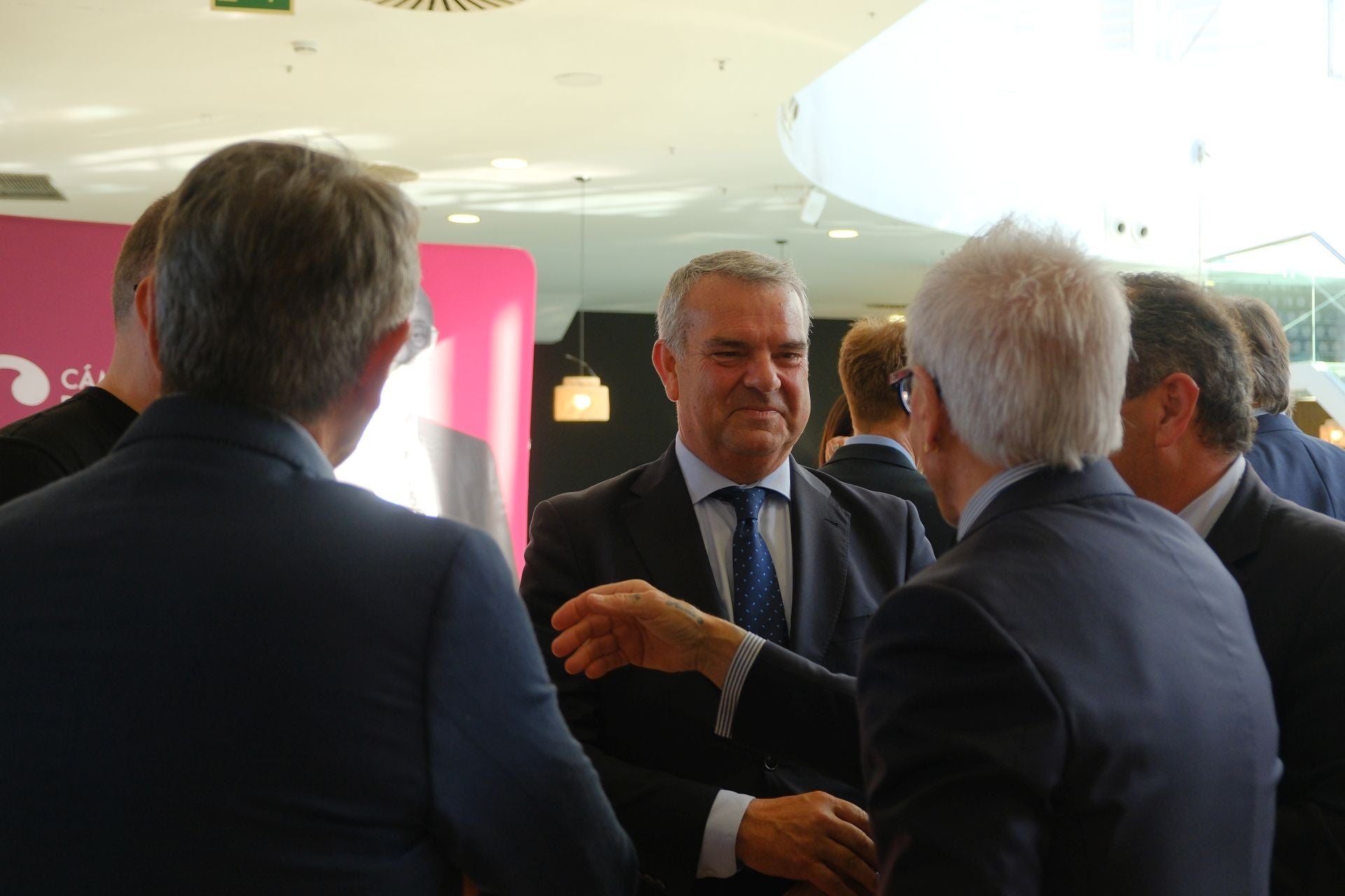 El encuentro de Josep Oliu (Banco Sabadell) con empresarios de Alicante, en imágenes