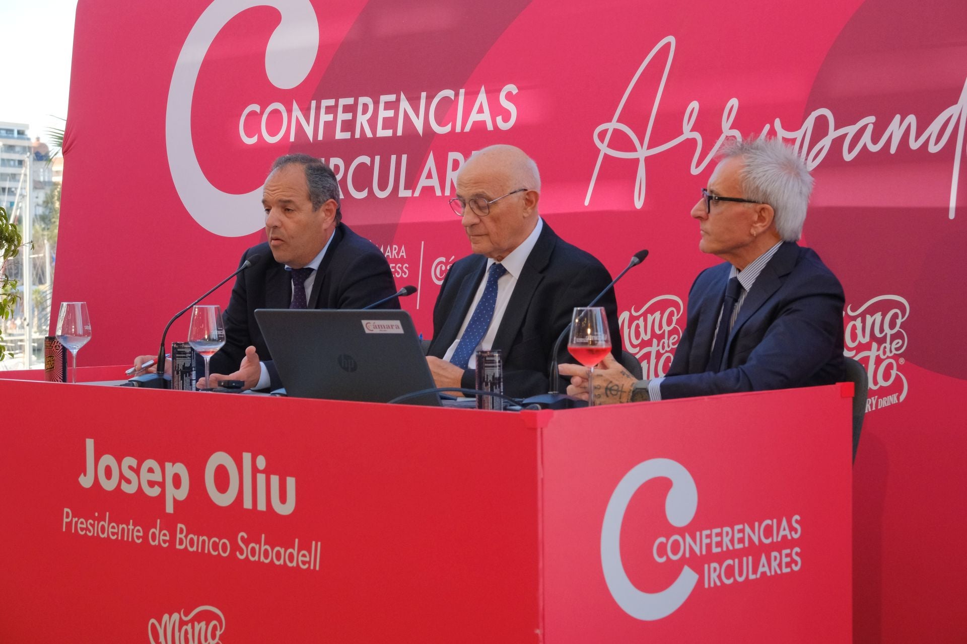 El encuentro de Josep Oliu (Banco Sabadell) con empresarios de Alicante, en imágenes