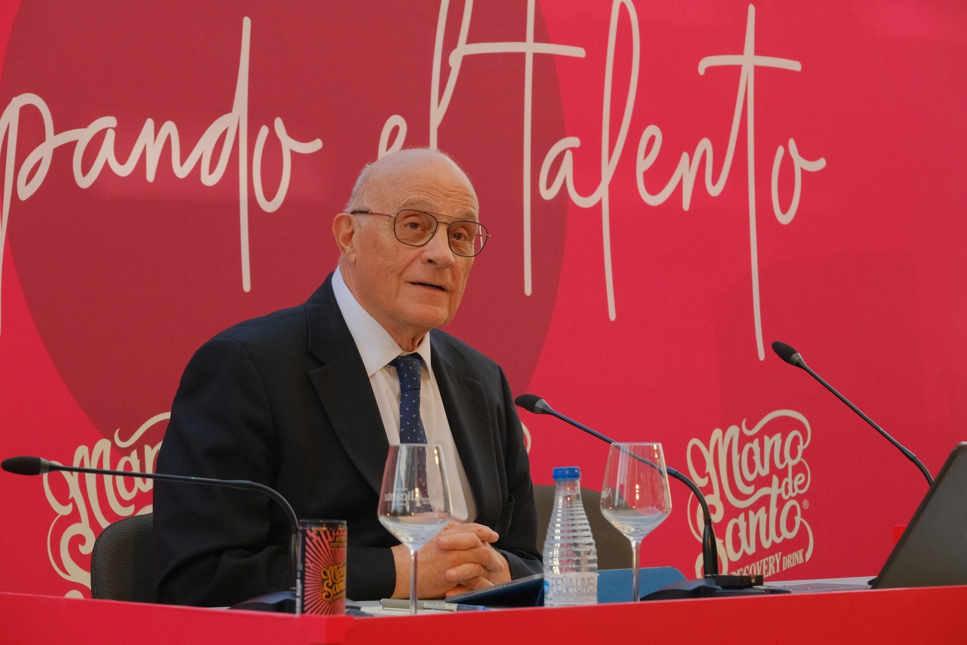 El encuentro de Josep Oliu (Banco Sabadell) con empresarios de Alicante, en imágenes