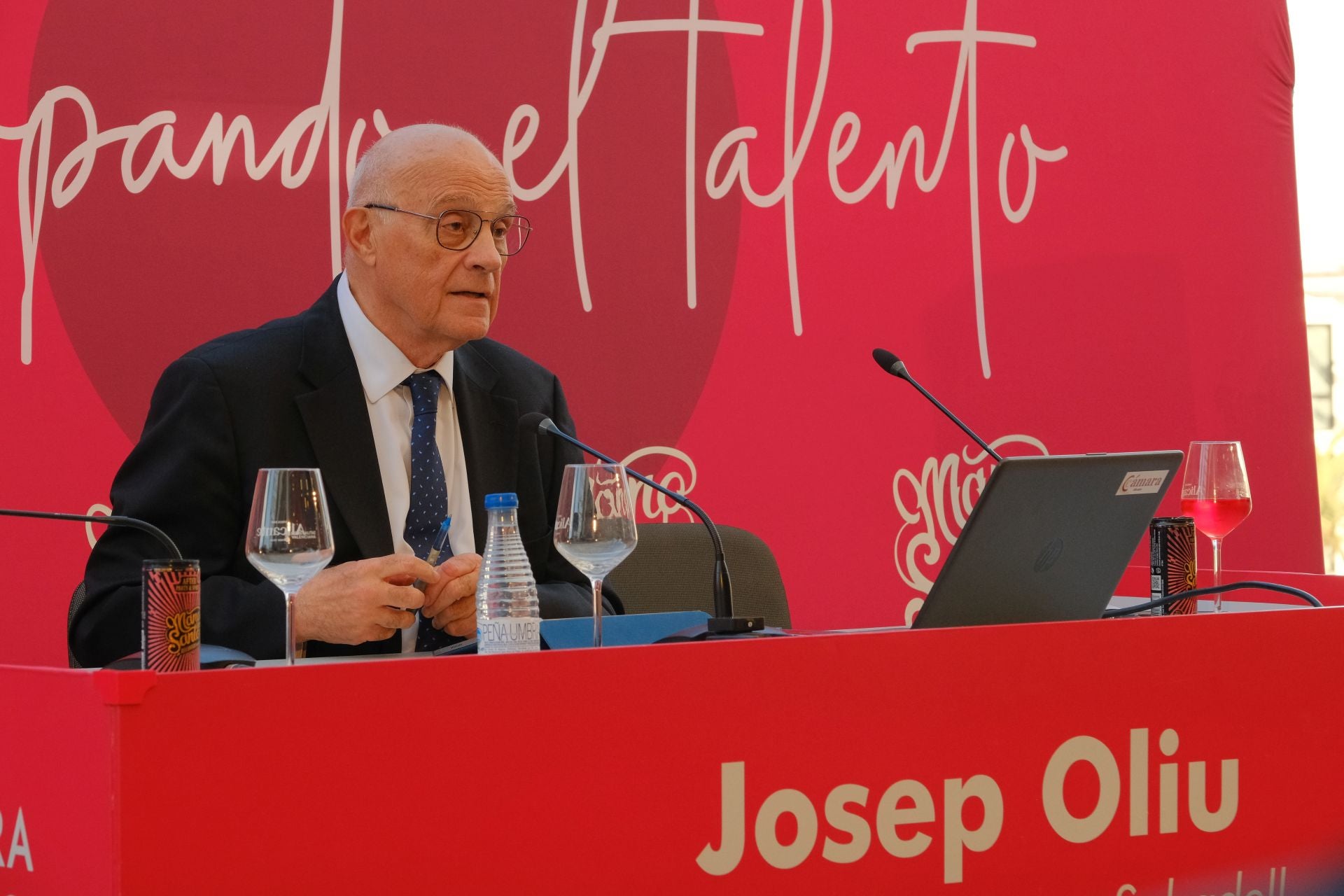 El encuentro de Josep Oliu (Banco Sabadell) con empresarios de Alicante, en imágenes