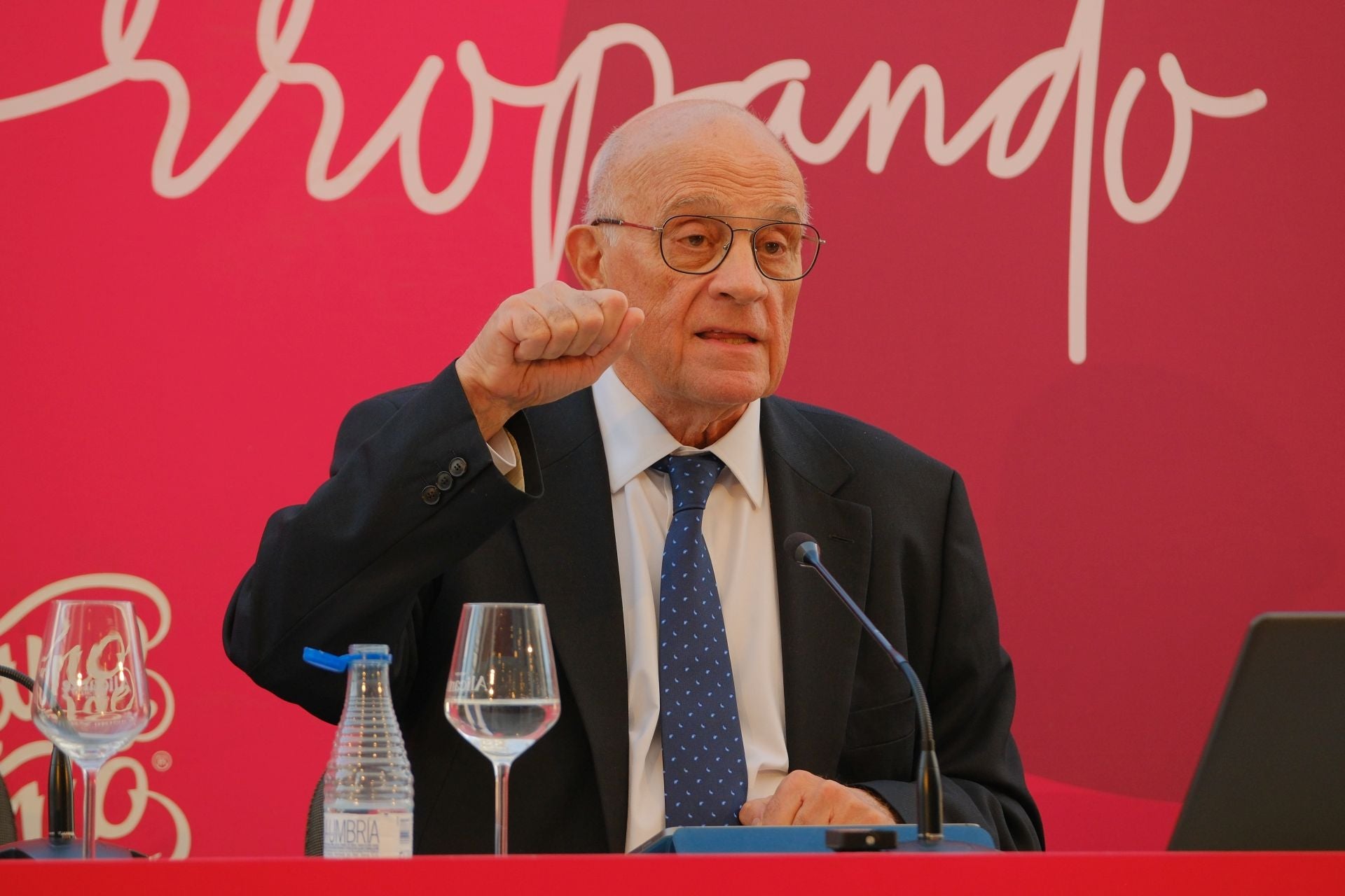 El encuentro de Josep Oliu (Banco Sabadell) con empresarios de Alicante, en imágenes