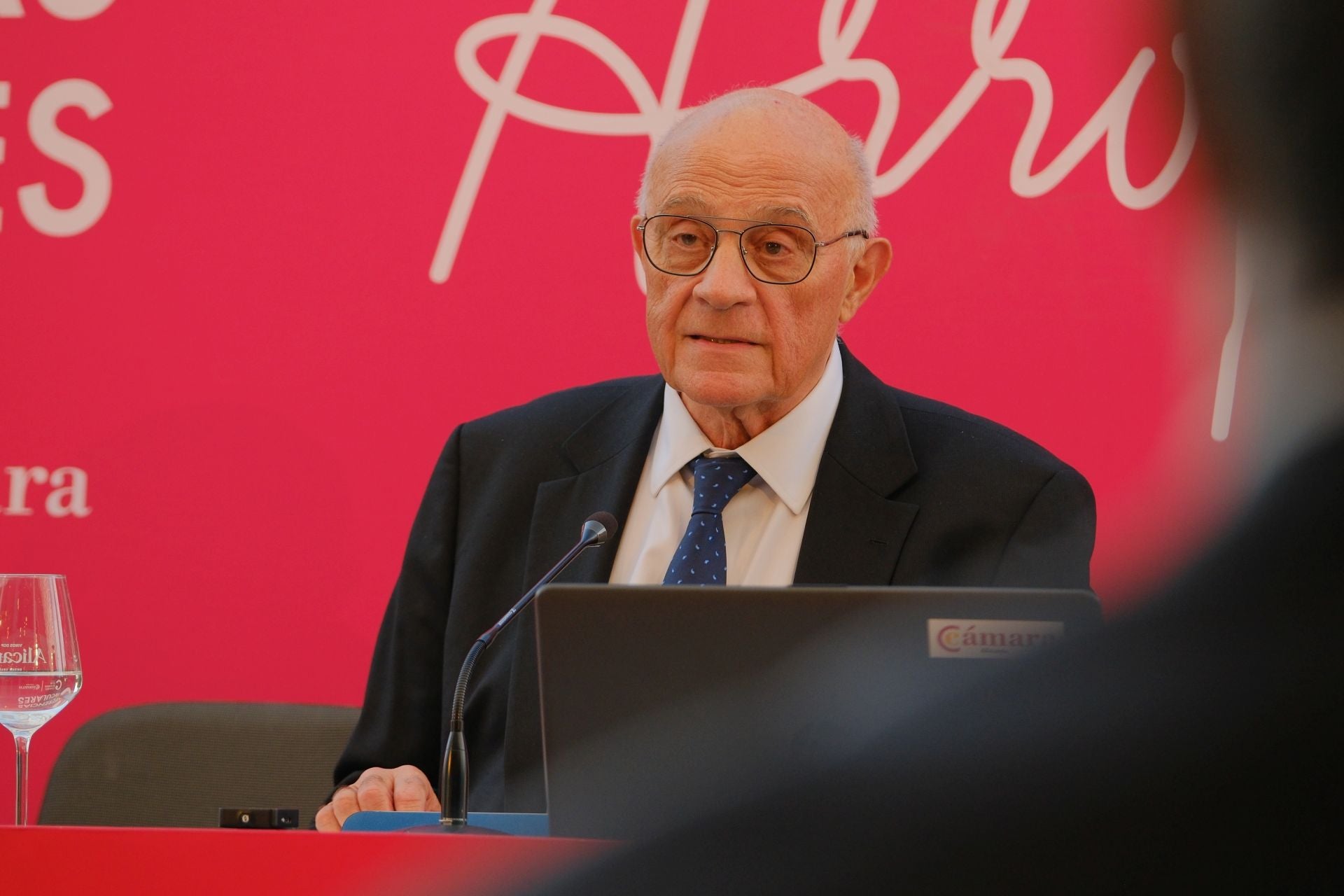 El encuentro de Josep Oliu (Banco Sabadell) con empresarios de Alicante, en imágenes