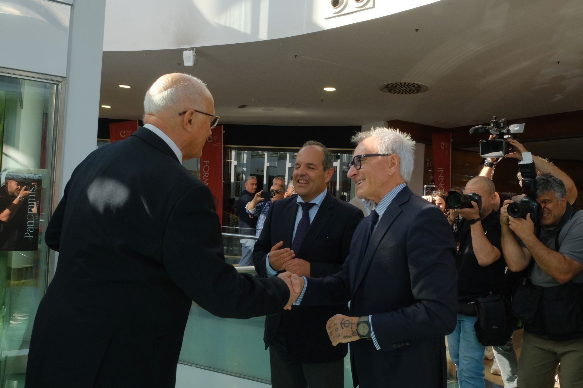 El encuentro de Josep Oliu (Banco Sabadell) con empresarios de Alicante, en imágenes