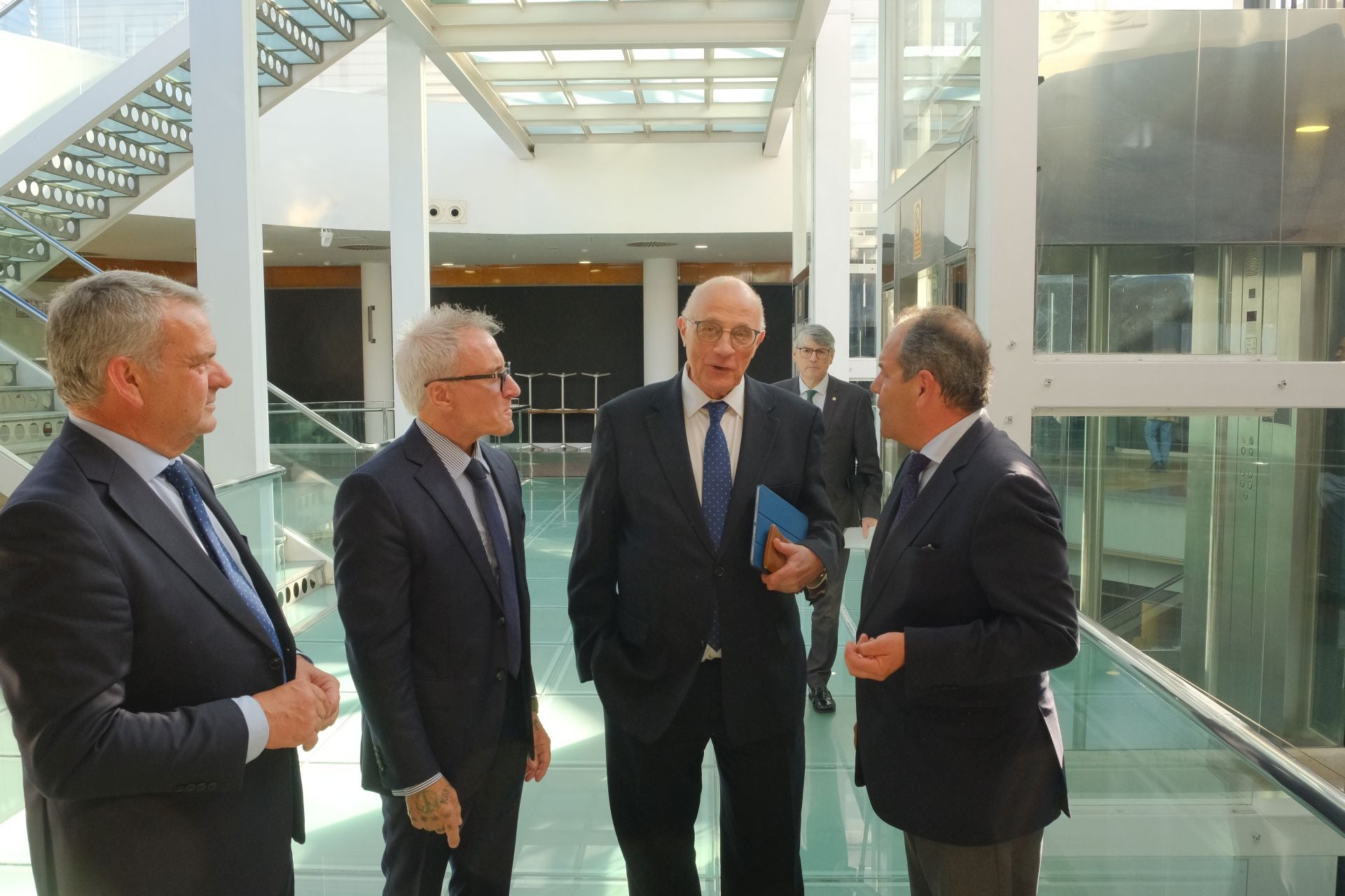 El encuentro de Josep Oliu (Banco Sabadell) con empresarios de Alicante, en imágenes