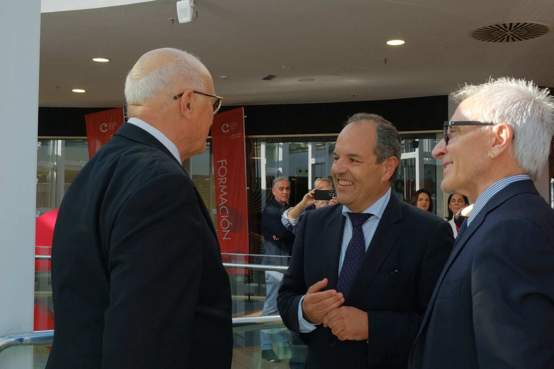 El encuentro de Josep Oliu (Banco Sabadell) con empresarios de Alicante, en imágenes