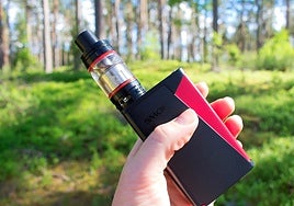 La mayoría de los vapeadores contienen nicotina y otras sustancias tóxicas.