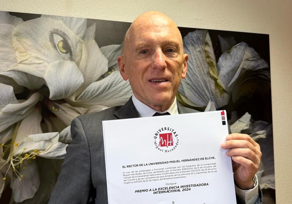 UMH Recognises the Research Excellence of Ophthalmologist Jorge Alió