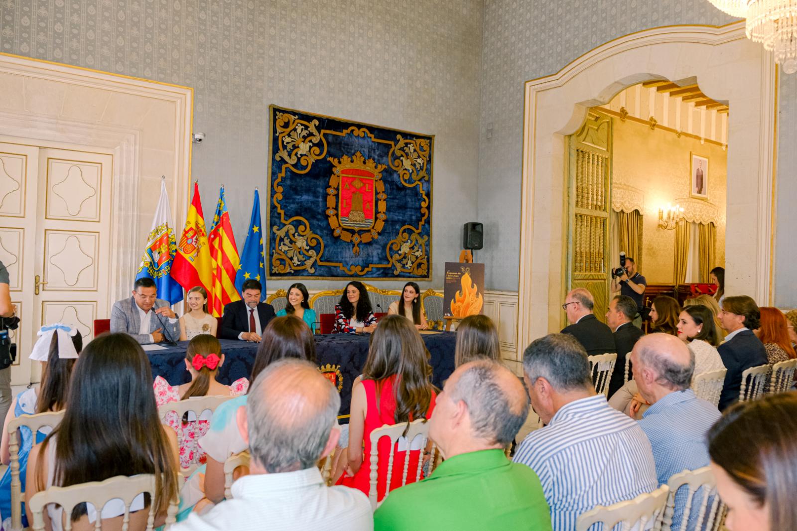 Así ha sido la presentación del cartel de las Hogueras de Alicante y del pregonero