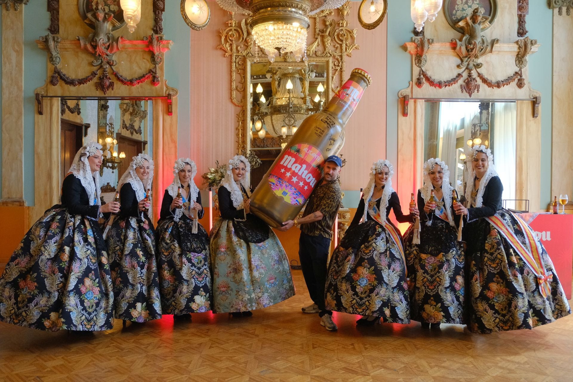 El botellín de cerveza más especial de las Hogueras de Alicante