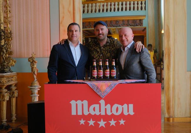 Presentación de la edición especial de Mahou para Hogueras.