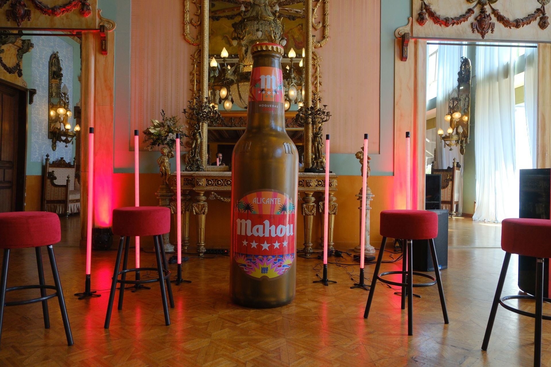 El botellín de cerveza más especial de las Hogueras de Alicante